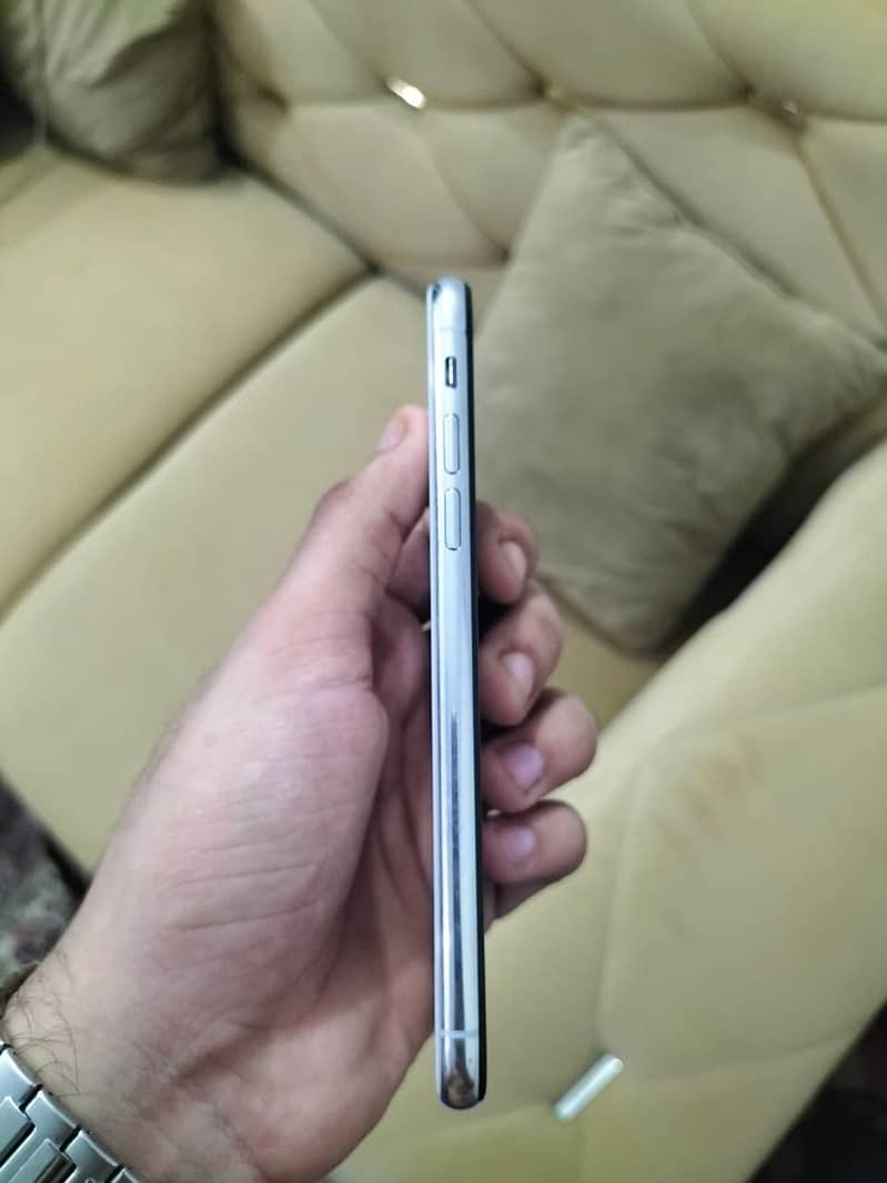 Apple iPhone X 3