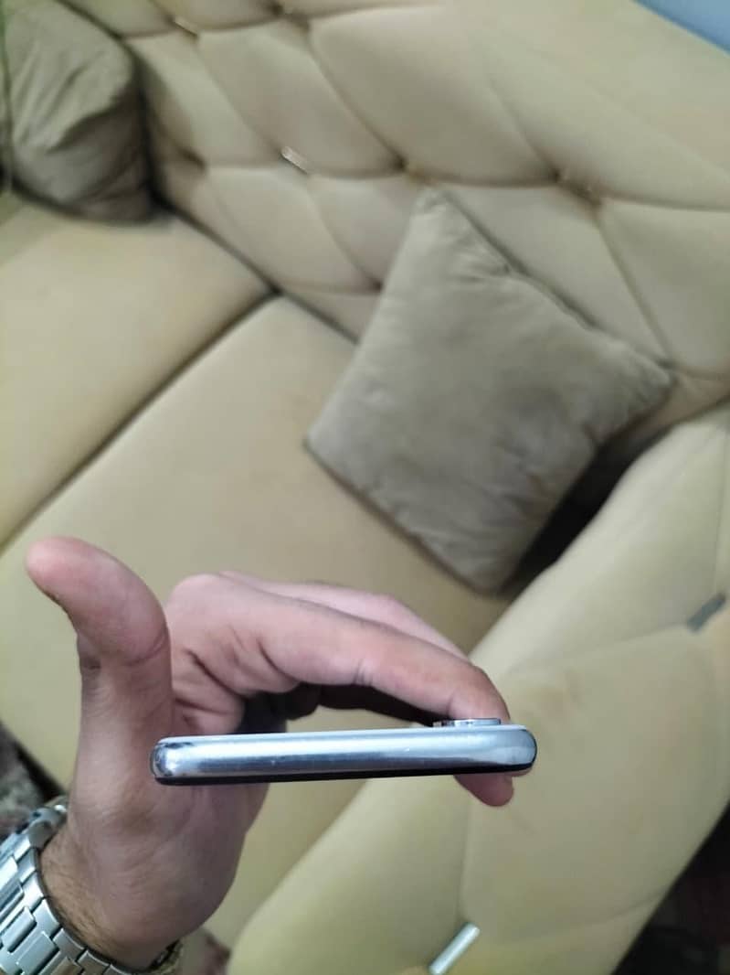 Apple iPhone X 4
