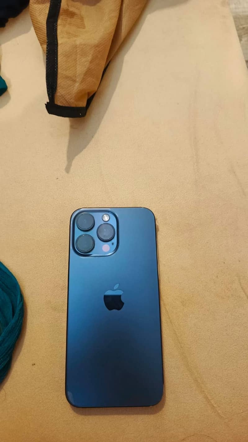 Apple iPhone 15 Pro Max 1