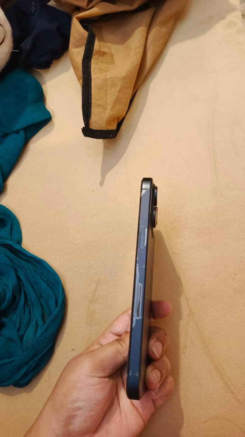 Apple iPhone 15 Pro Max 2
