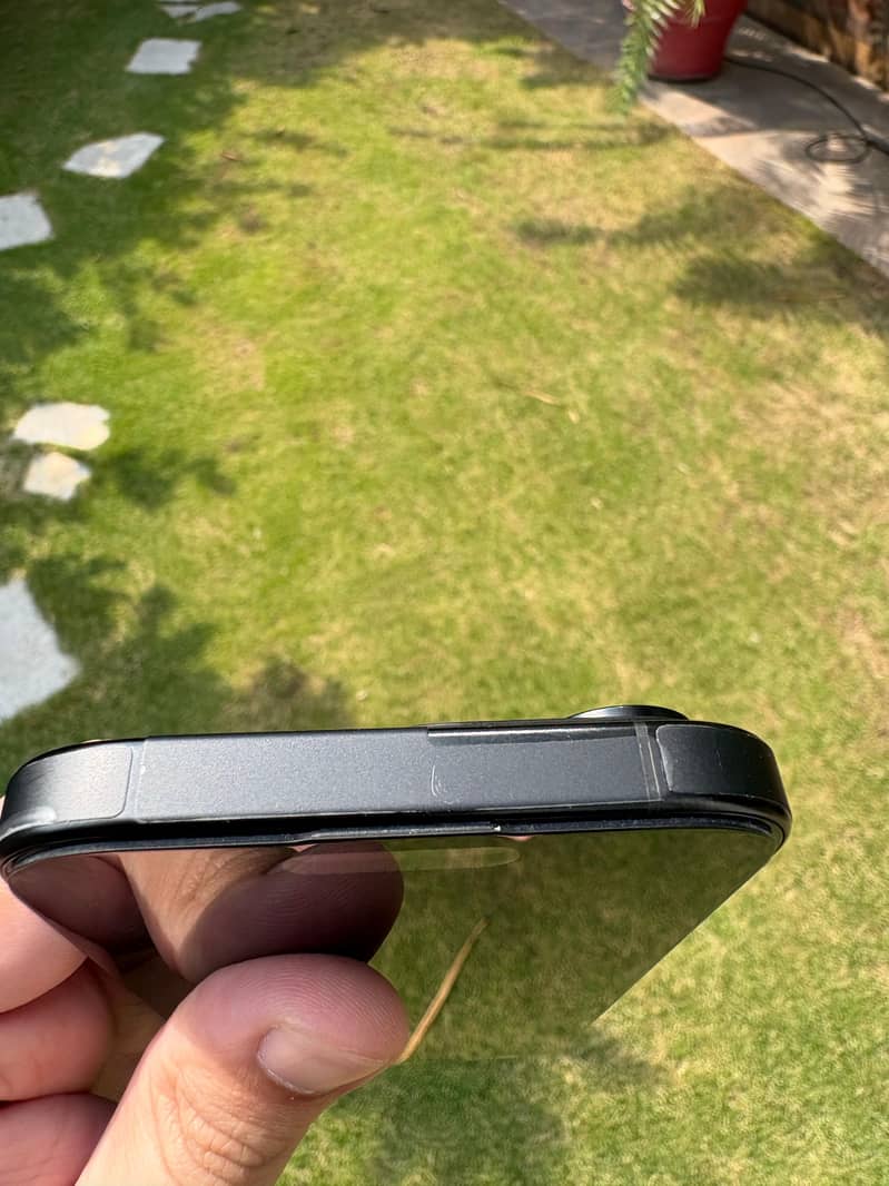 Apple iPhone 16 Pro 4