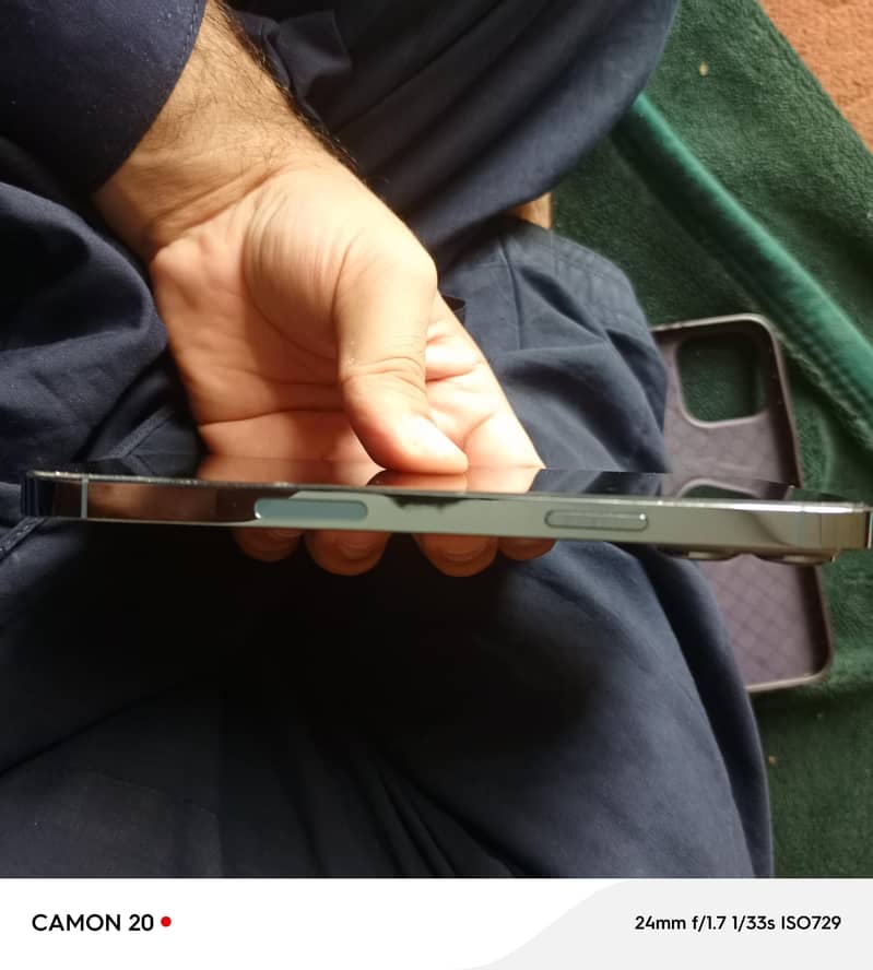 Apple iPhone 13 Pro Max 2
