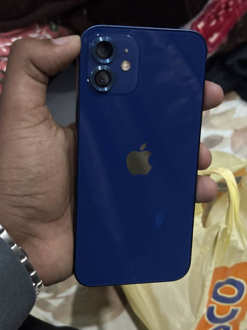 Apple iPhone 12 4