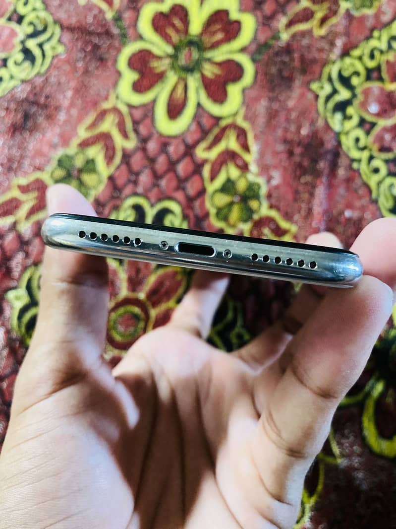 Apple iPhone X 3