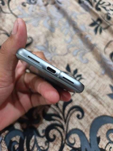 Google Pixel 8 5