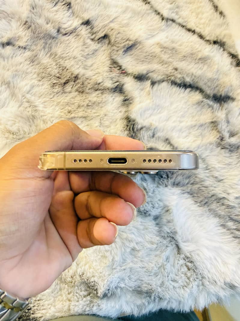 Apple iPhone 16 Pro Max 5