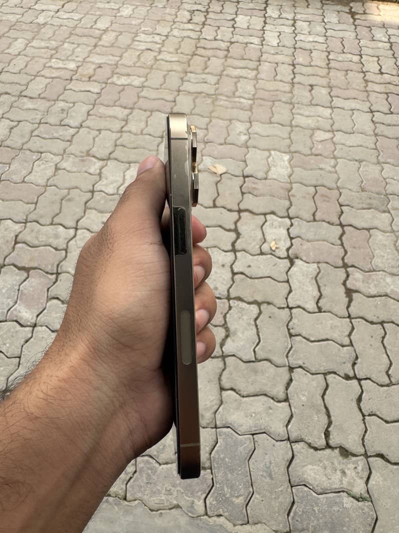 Apple iPhone 13 Pro 4