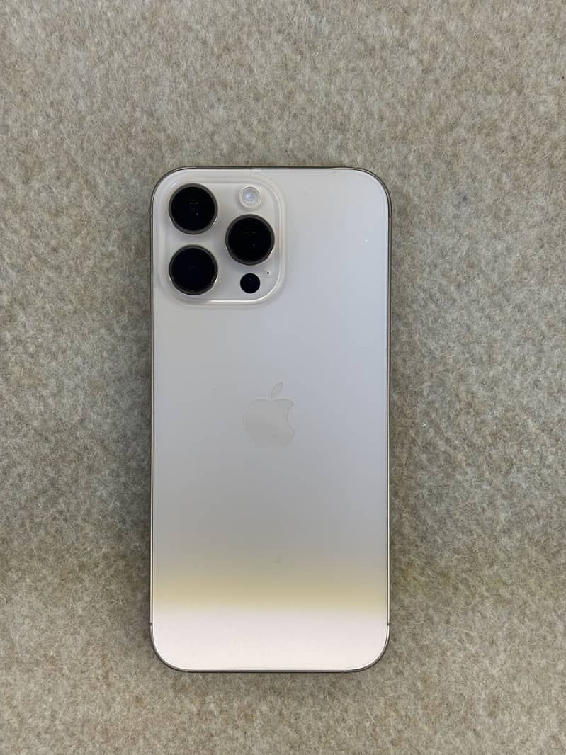 Apple iPhone 16 Pro Max 1