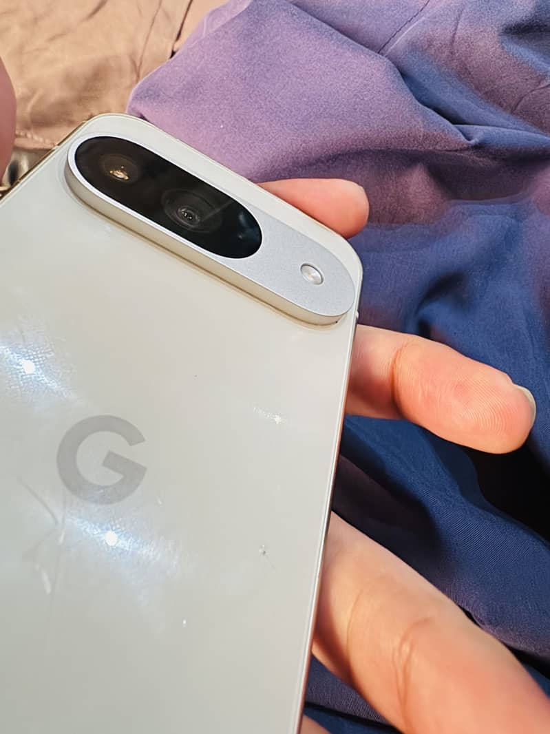 Google Pixel 9 4