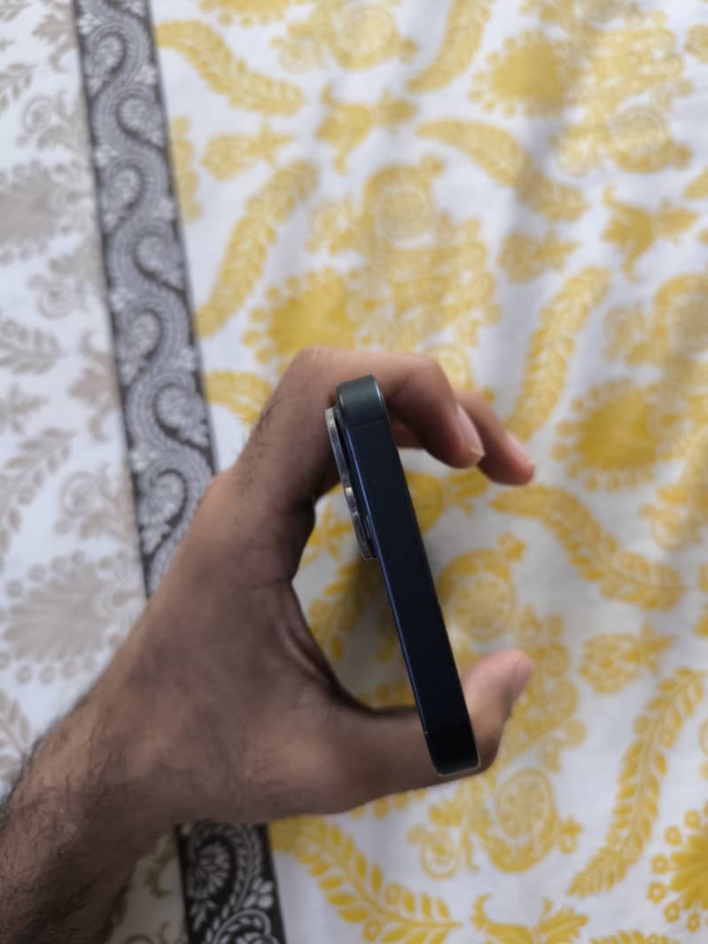 Apple iPhone 13 4