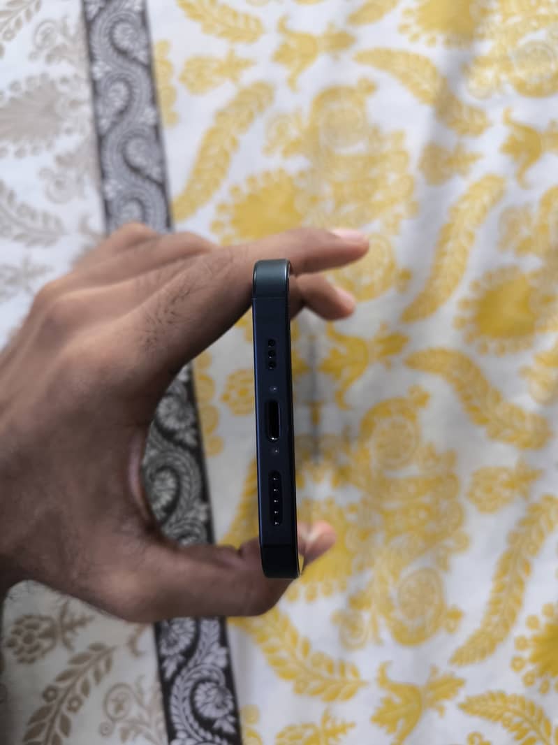 Apple iPhone 13 5