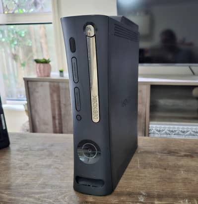 XBOX 360 Fat Model Jailbreak 109 Games Installed 10/10 Condition