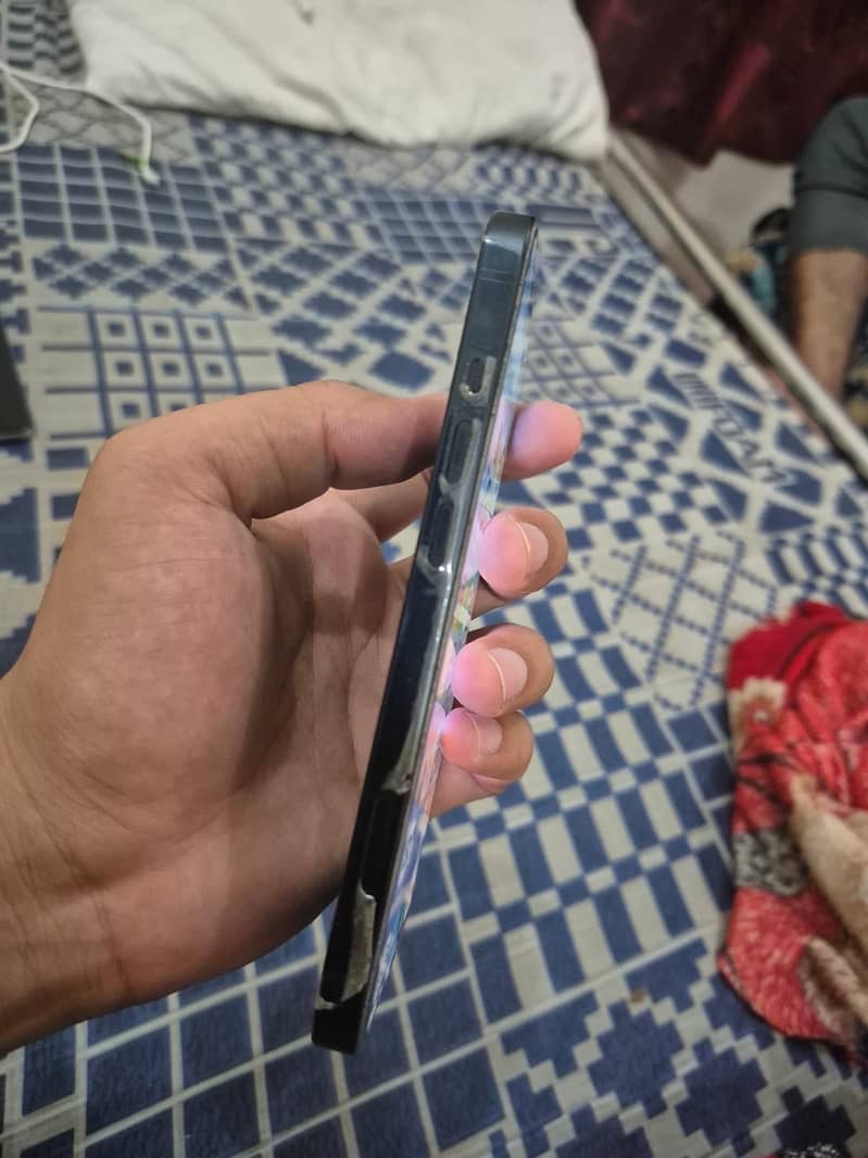 Apple iPhone 13 3