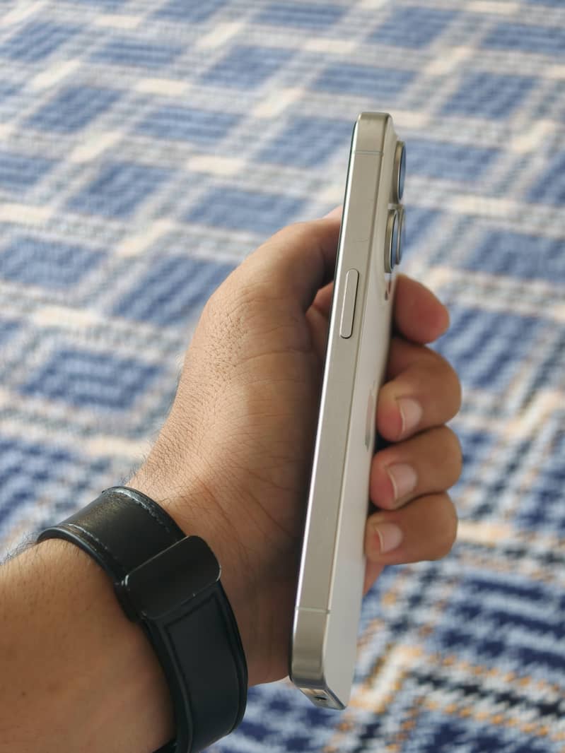 Apple iPhone 15 Pro 2