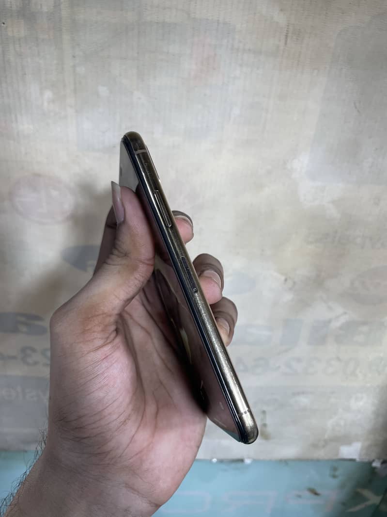 Apple iPhone XS 3