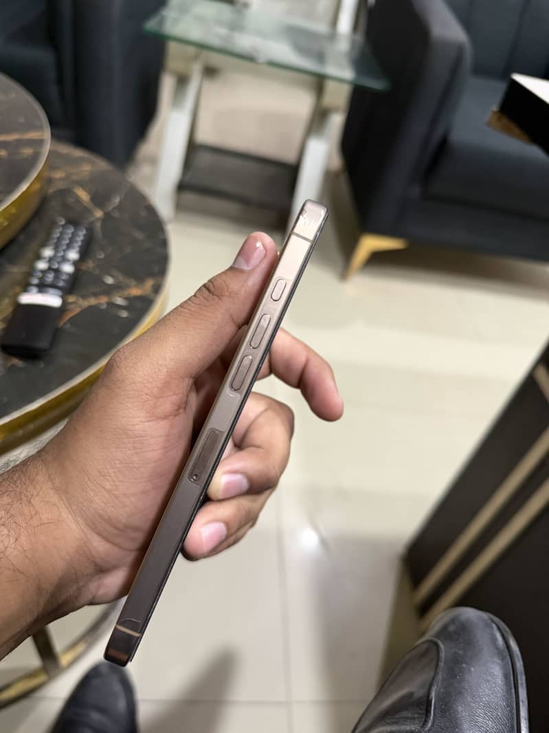 Apple iPhone 16 Pro Max 1