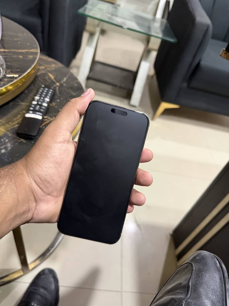 Apple iPhone 16 Pro Max 4
