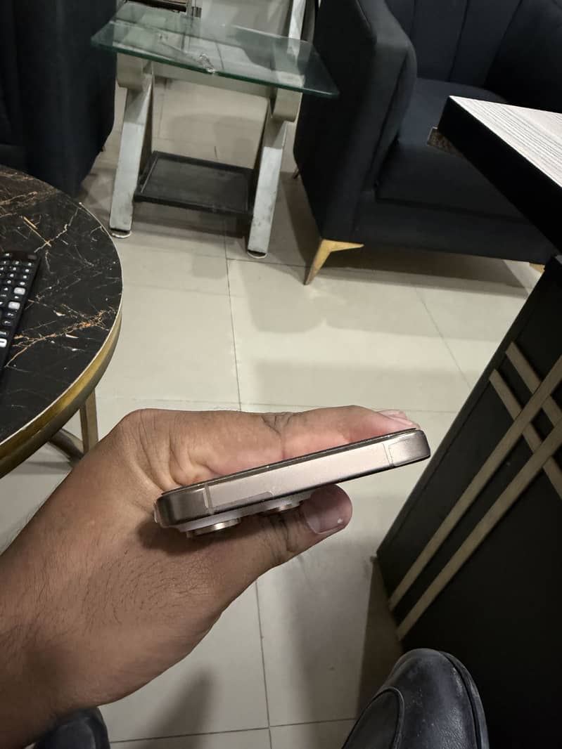 Apple iPhone 16 Pro Max 7