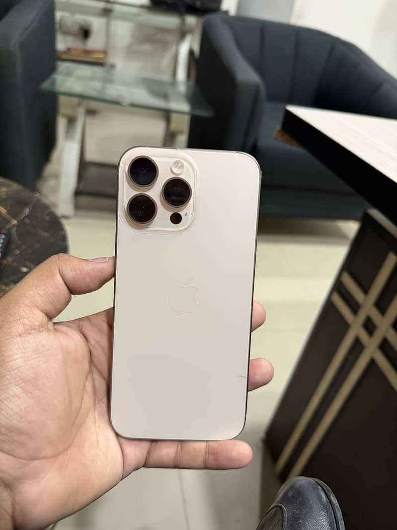 Apple iPhone 16 Pro Max 11