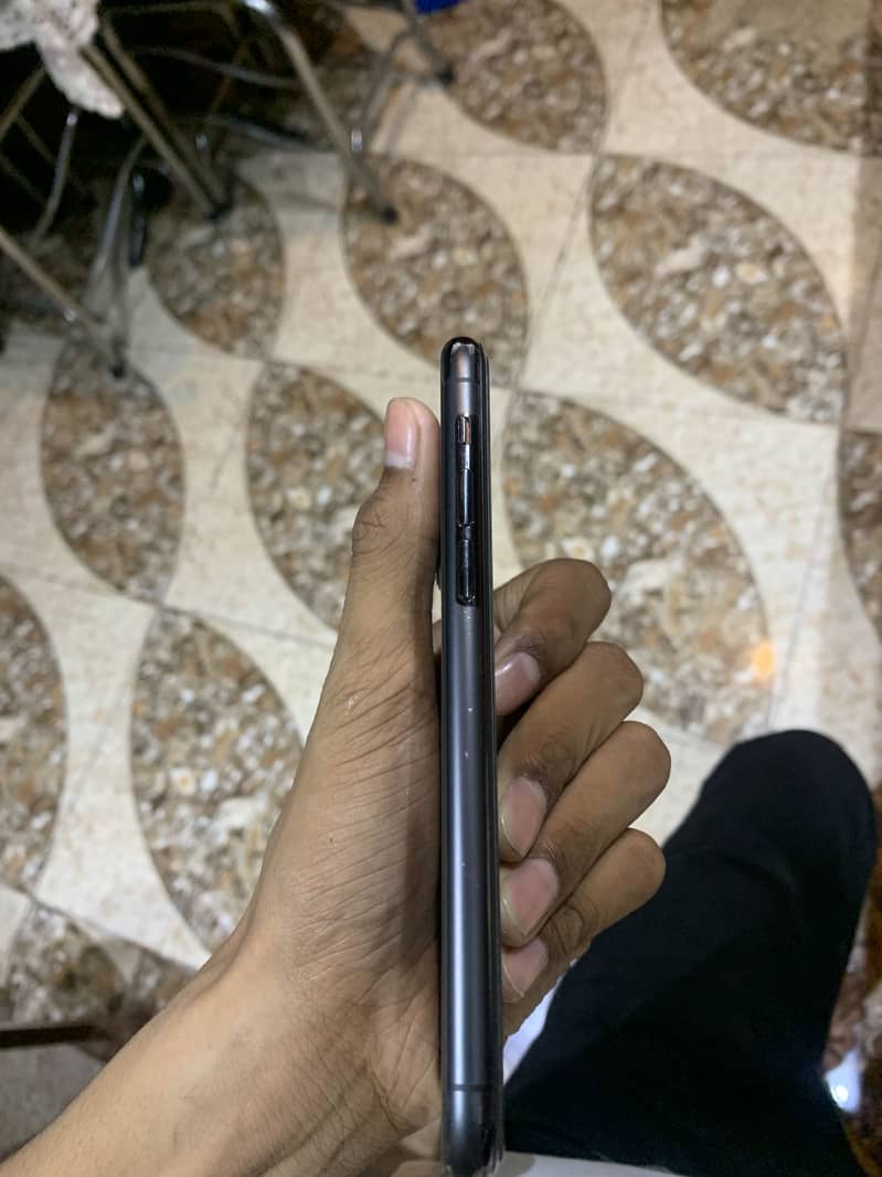 Apple iPhone 11 Pro 2