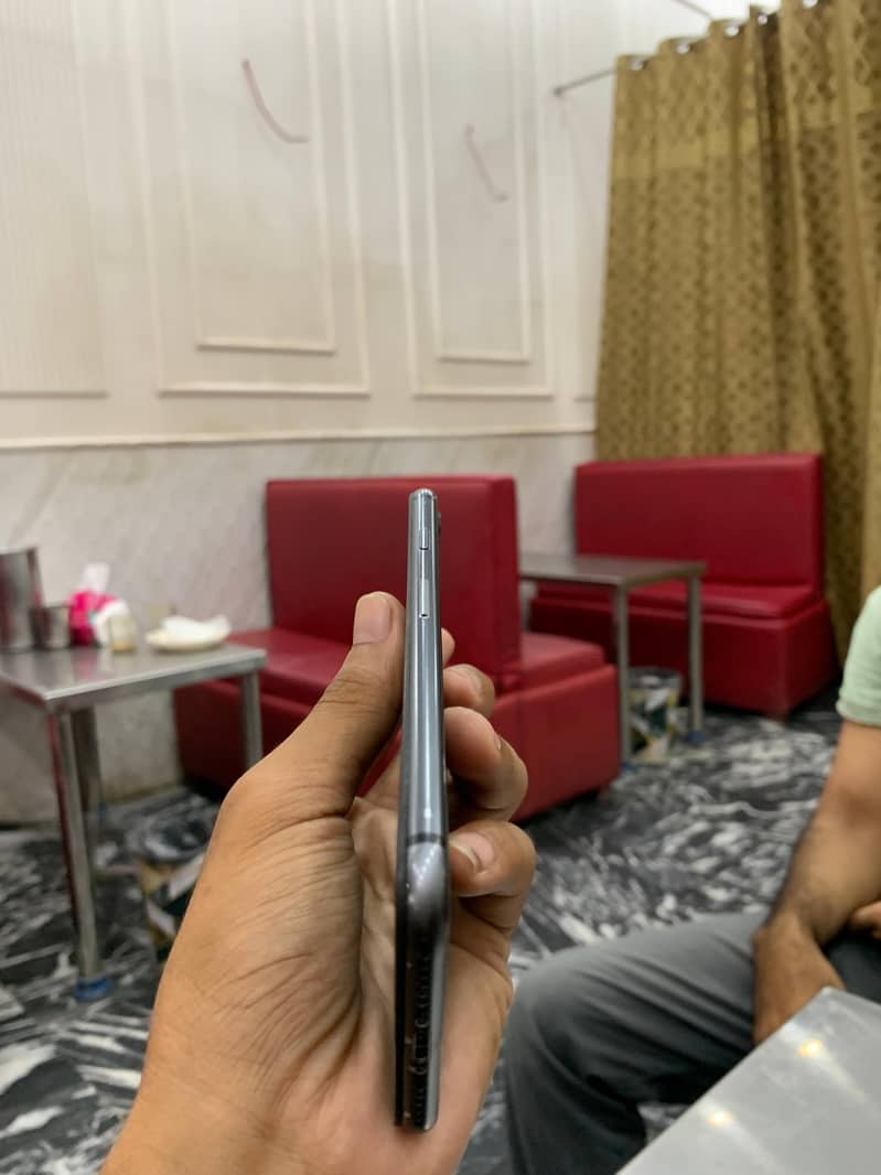 Apple iPhone 8 1
