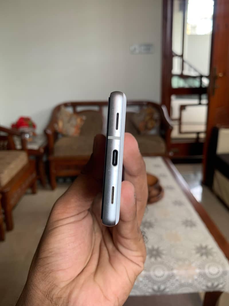 Google Pixel 7a 5