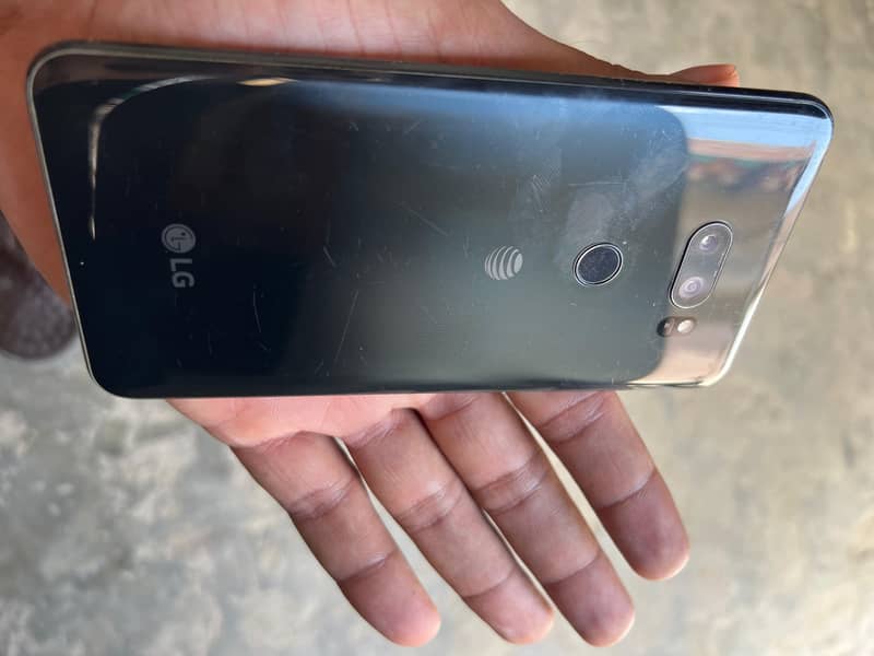 LG V30 4