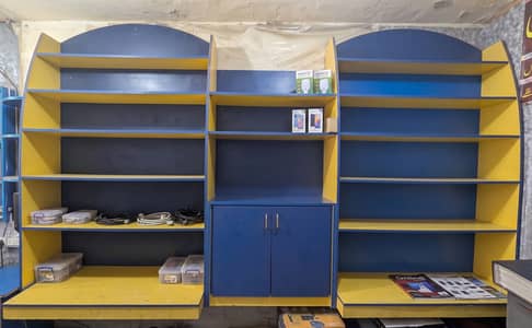 Heavy Duty Shop Display Almari / Rack For Sale