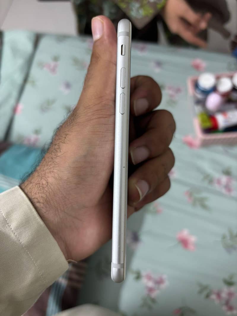 Apple iPhone 7 2