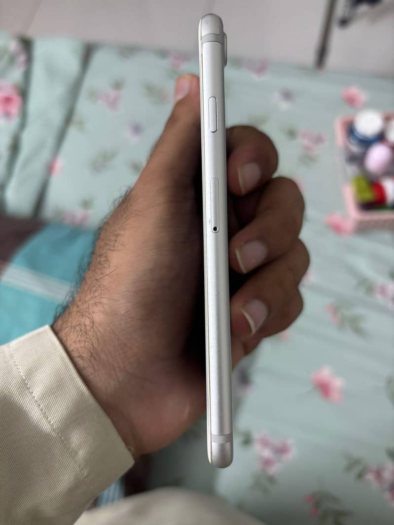 Apple iPhone 7 4