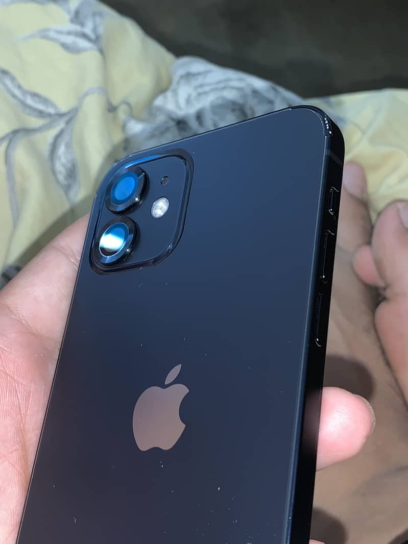 Apple iPhone 12 6