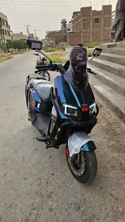 Super Star S100 Electric Scooty