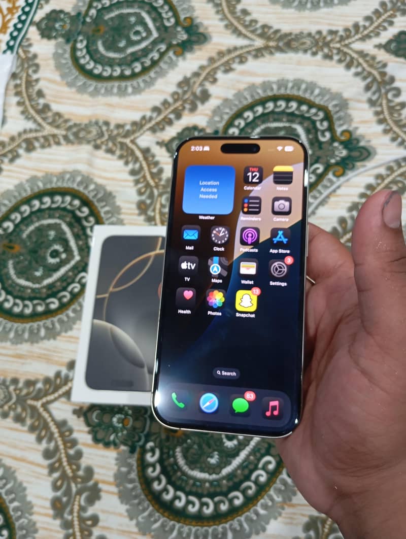 Apple iPhone 16 Pro 0
