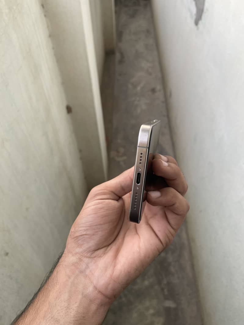 Apple iPhone 15 Pro Max 1