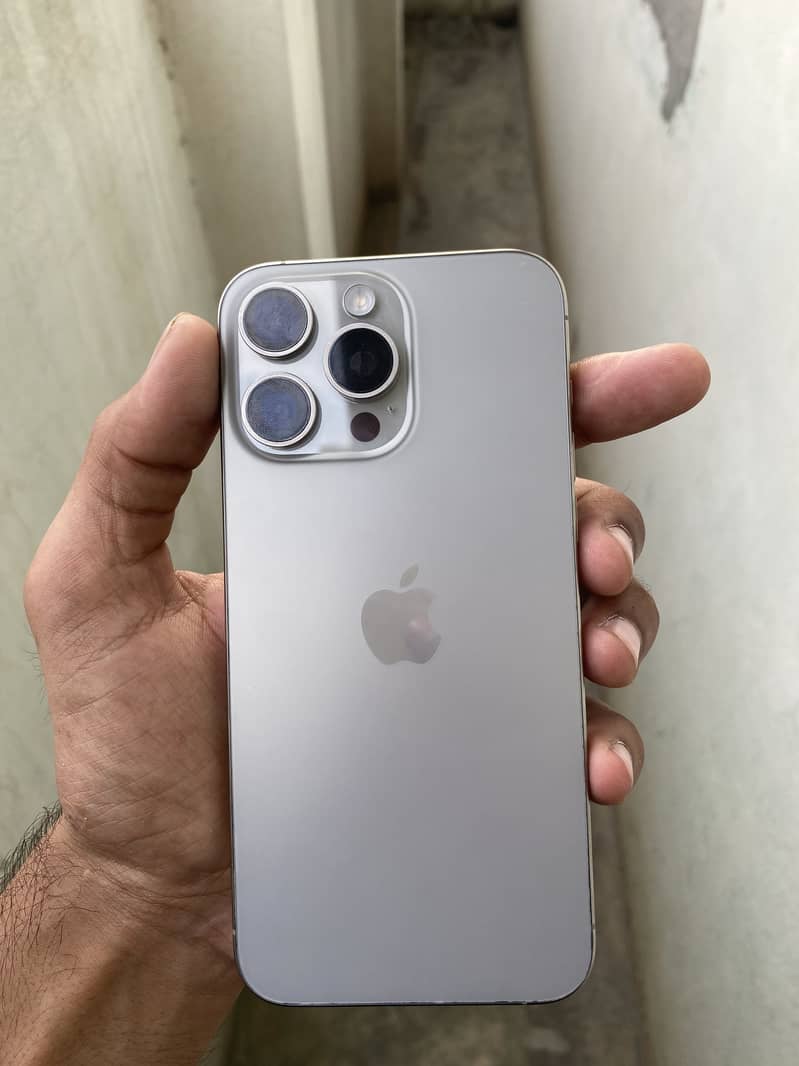 Apple iPhone 15 Pro Max 2