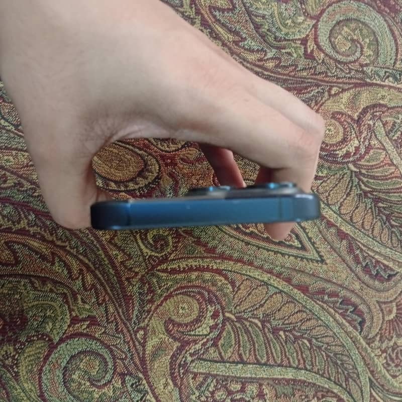 Apple iPhone 15 Pro 3