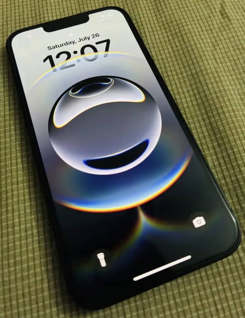 Apple iPhone 16e 6