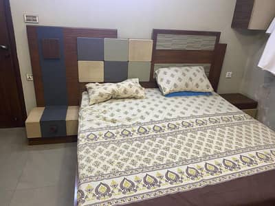 king bed with 2 side tables and dressing