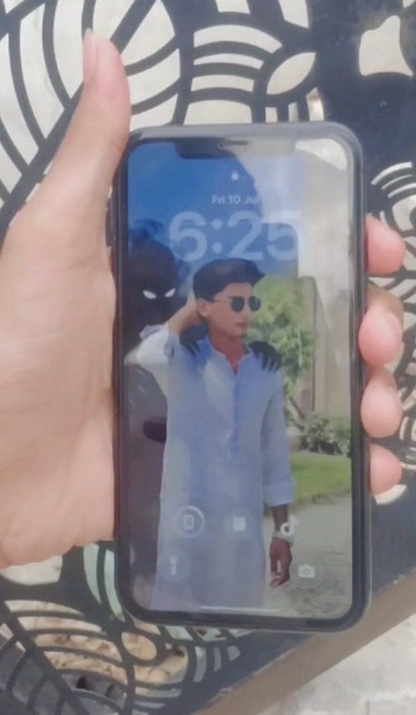 Apple iPhone 11 4