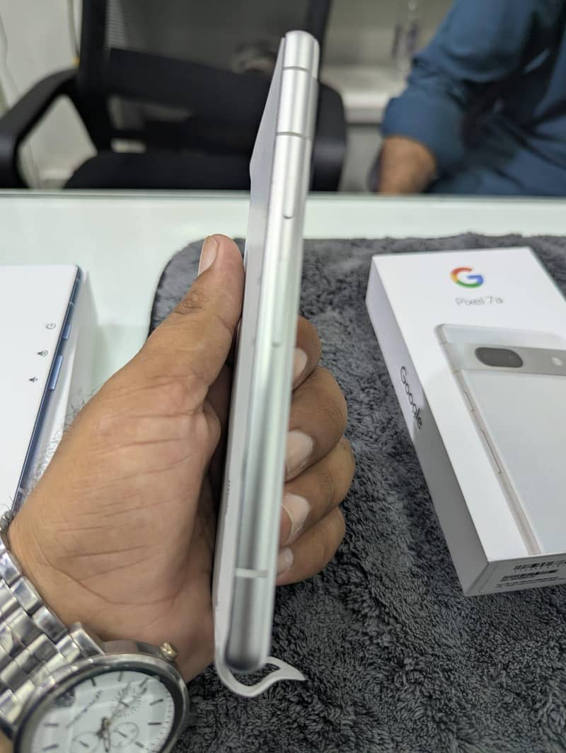 Google Pixel 7a 2