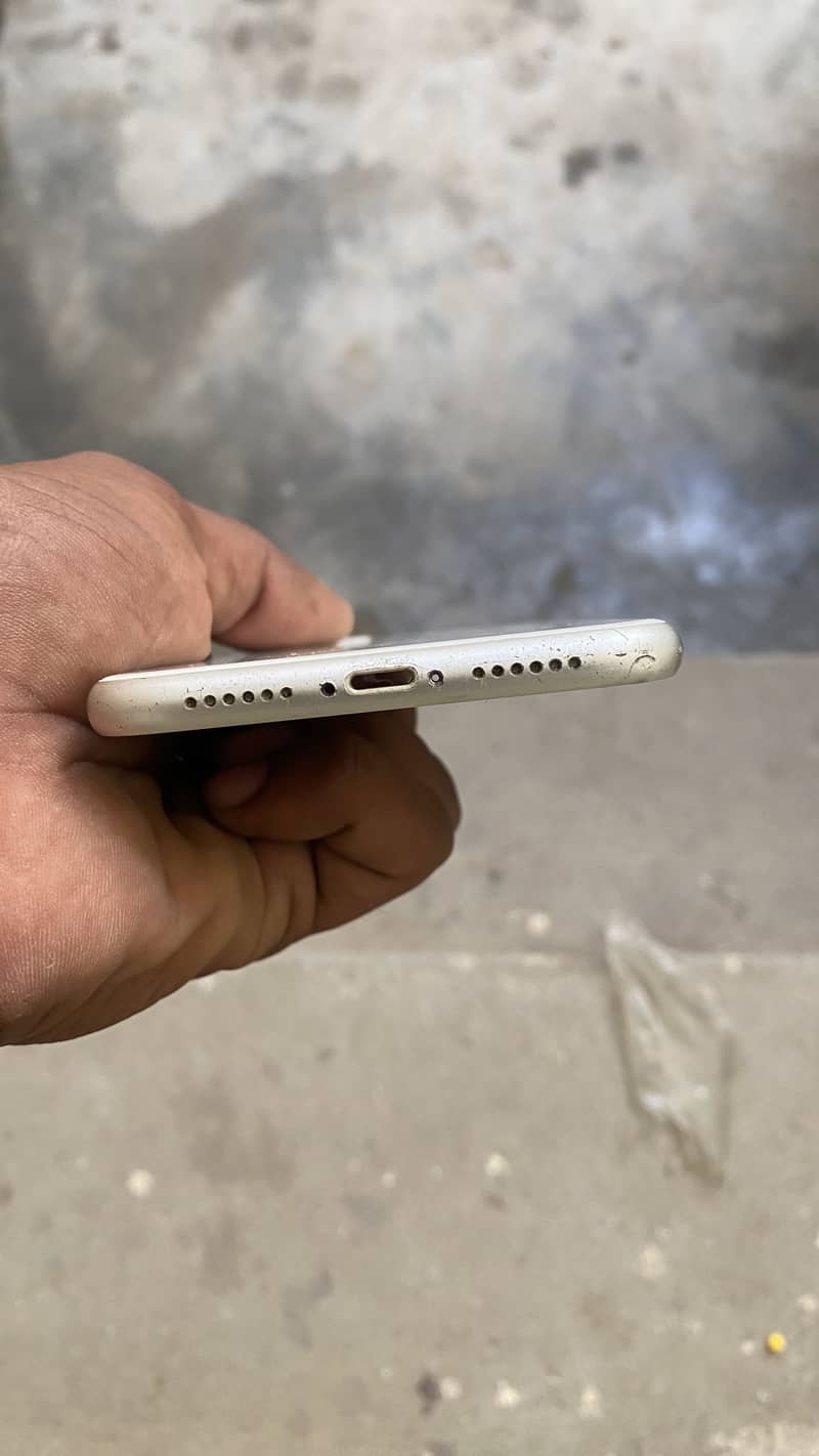 Apple iPhone 11 3