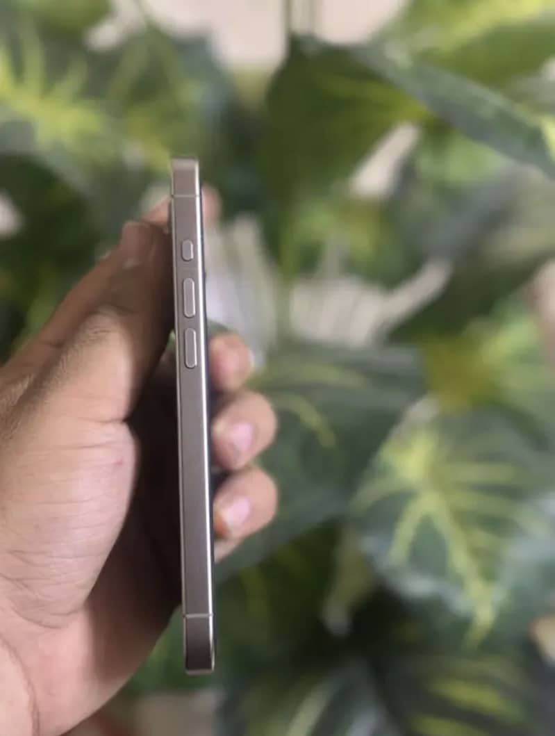 Apple iPhone 15 Pro 1