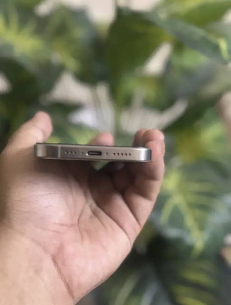 Apple iPhone 15 Pro 4