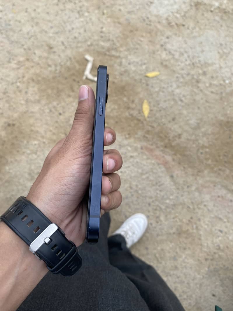Apple iPhone 12 2