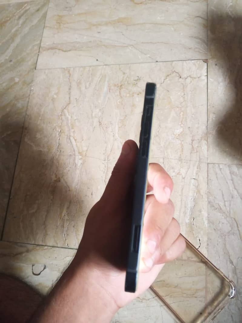 Apple iPhone 12 4