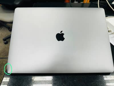 MacBook Pro 15-inch (2019) – Core i9 / 32GB RAM / 512GB HDD