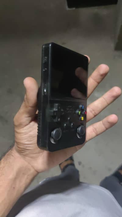 R3S6 handheld gaming console
