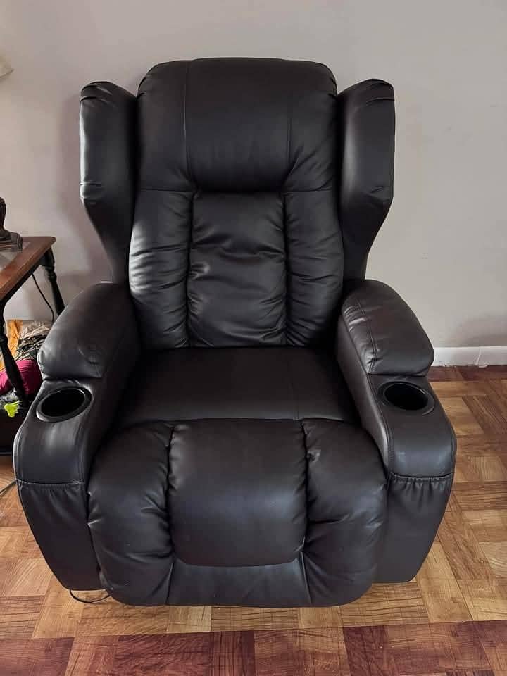 Recliner sofa 0