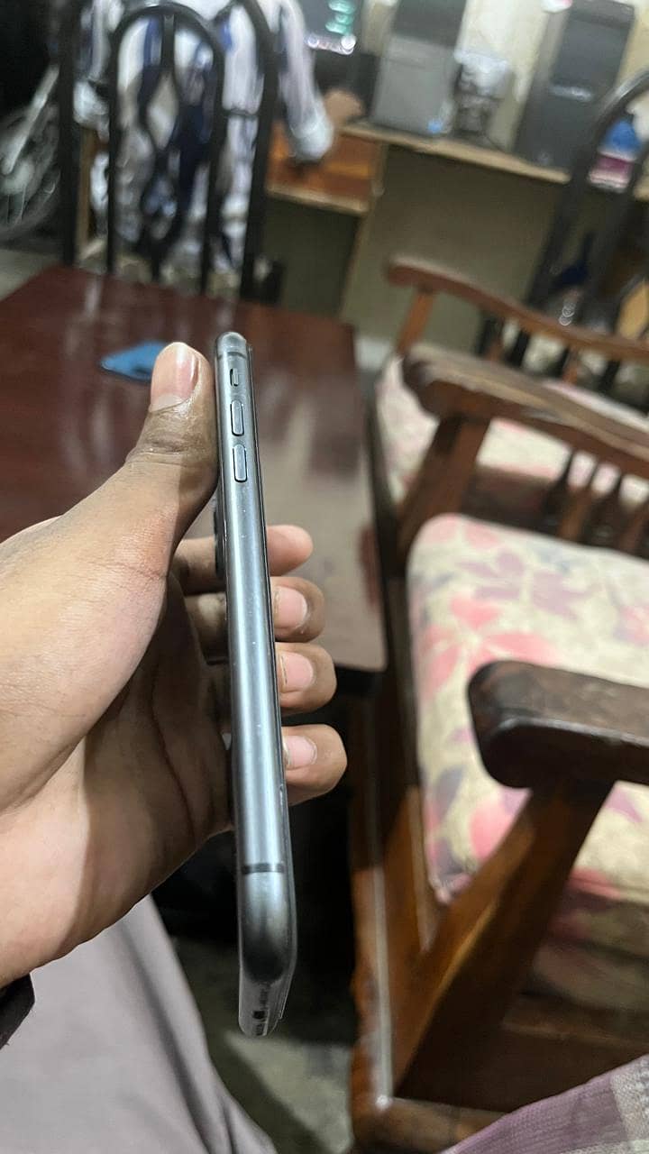 Apple iPhone 11 3
