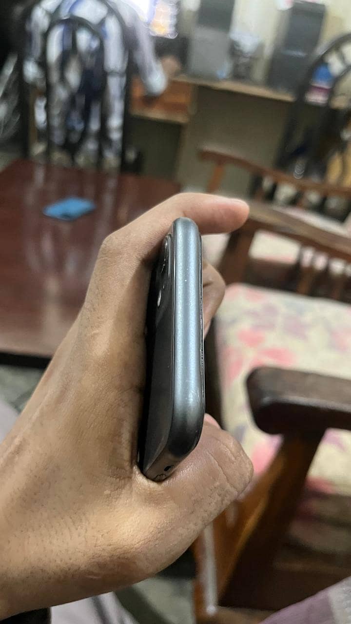Apple iPhone 11 4